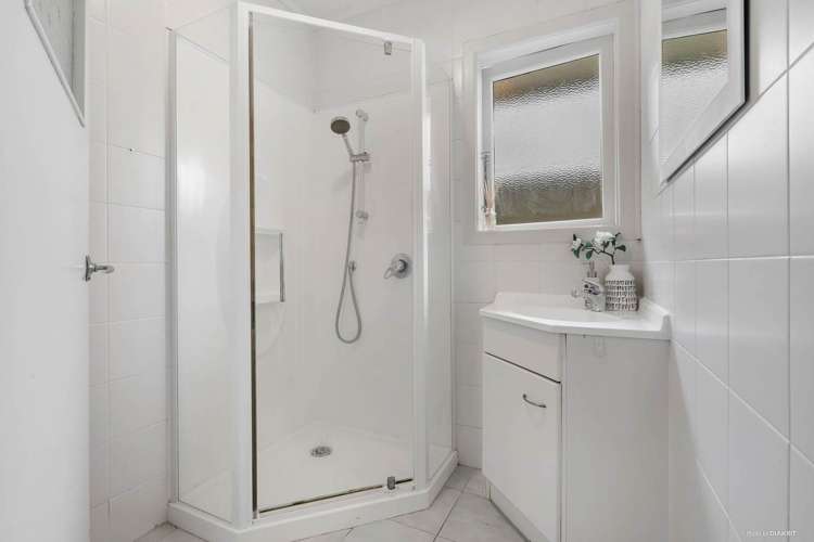 52 Flanshaw Road Te Atatu South_10