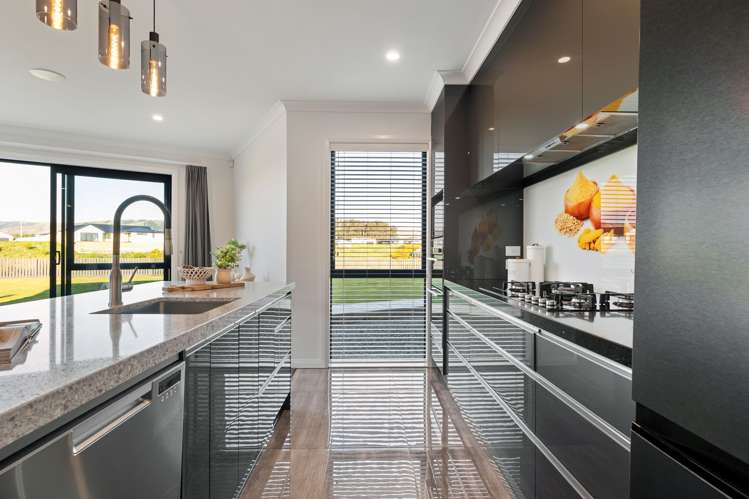 48 Sardinia Grove Fitzherbert_14
