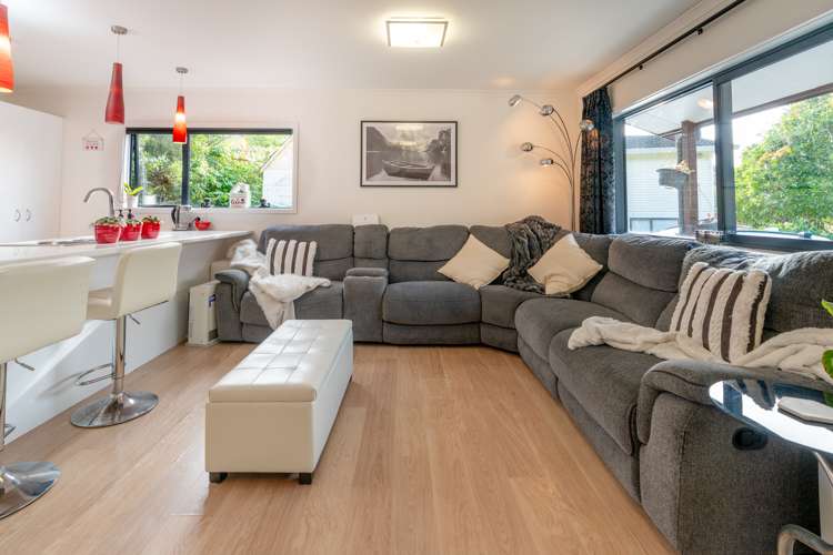 96a Larsen Crescent Tawa_5