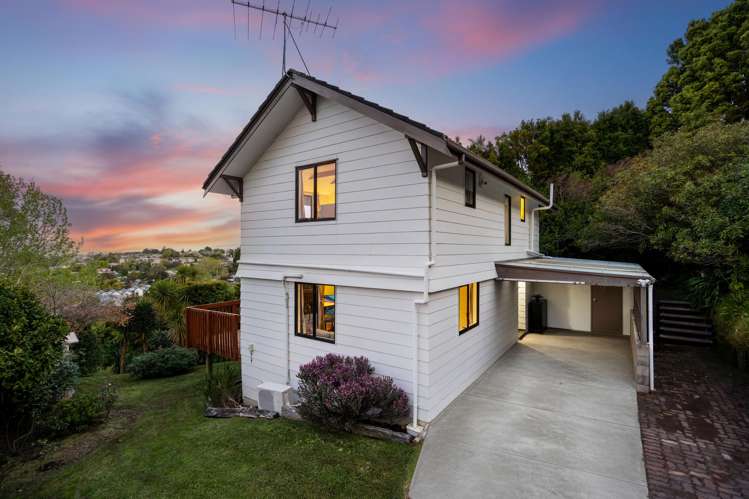 2/70 Ayton Drive Totara Vale_0
