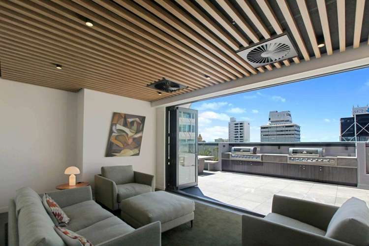 2407/10 Commerce Street City Centre_8