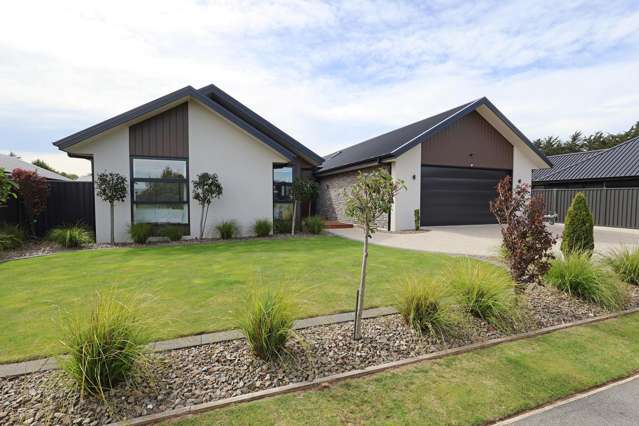 Luxury in Northwood Estate!