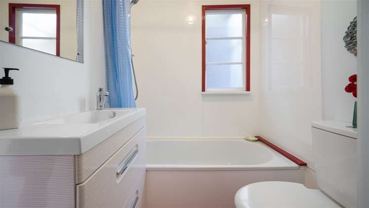 115 Pine Avenue South New Brighton_10