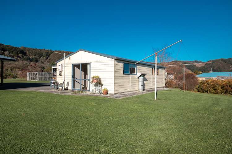 6 Deemac Street Reefton_21