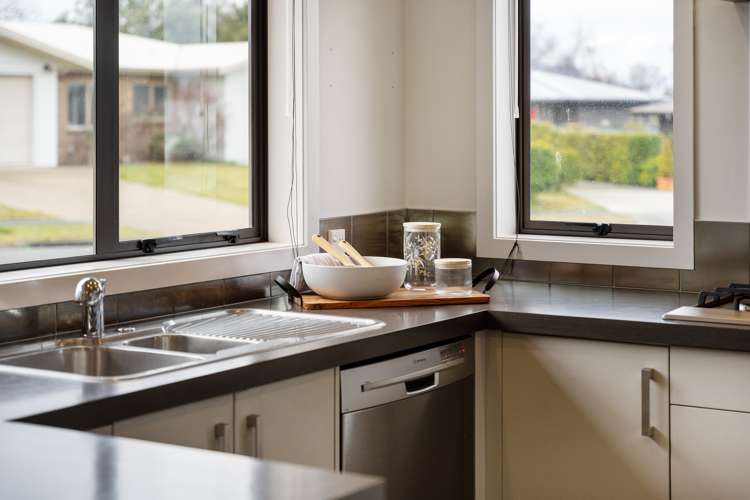 7 March Brown Place Nukuhau_4