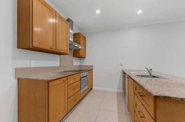 102/2 Gracechurch Drive Flat Bush_3