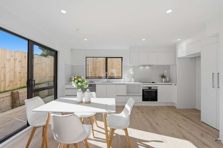 7/3 Gill Avenue Te Atatu Peninsula_2