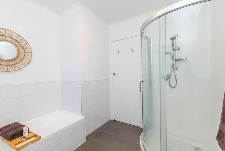 9 Lyttle Way Featherston_13