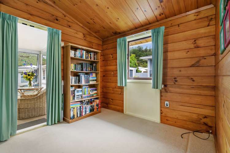 12 Helvetia Grove Naenae_14