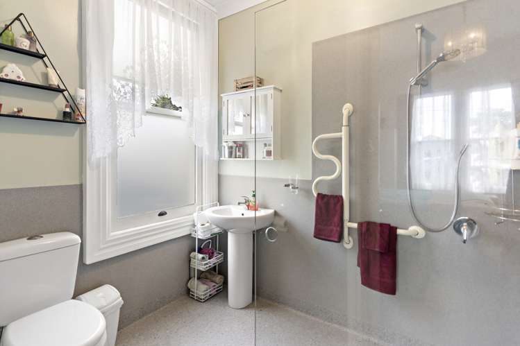 168 High Street South Carterton_7