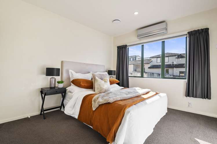 2/60 Arran Road Browns Bay_16