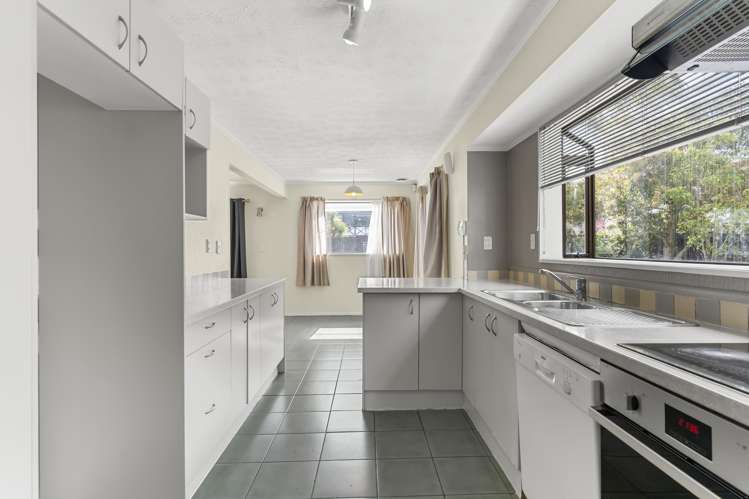 9 Gosford Drive Botany Downs_6