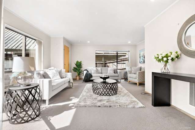 2/51 Knightsbridge Drive Forrest Hill_2