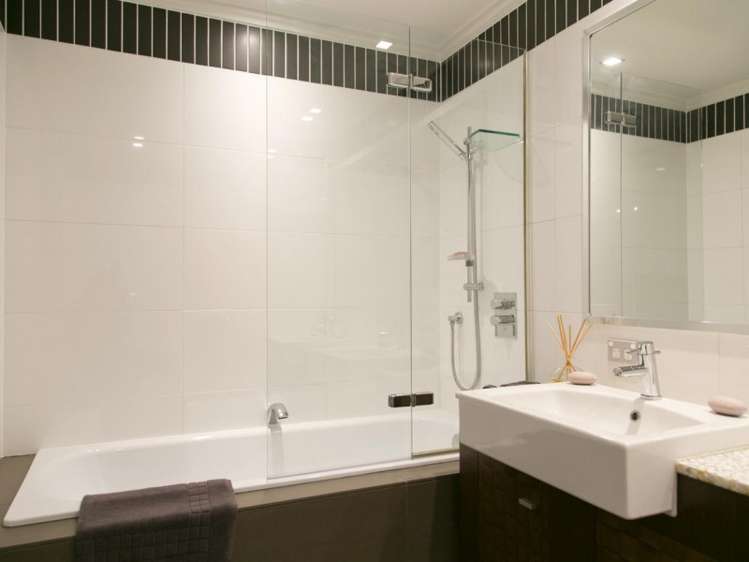 2/225 Lake Terrace Waipahihi_13