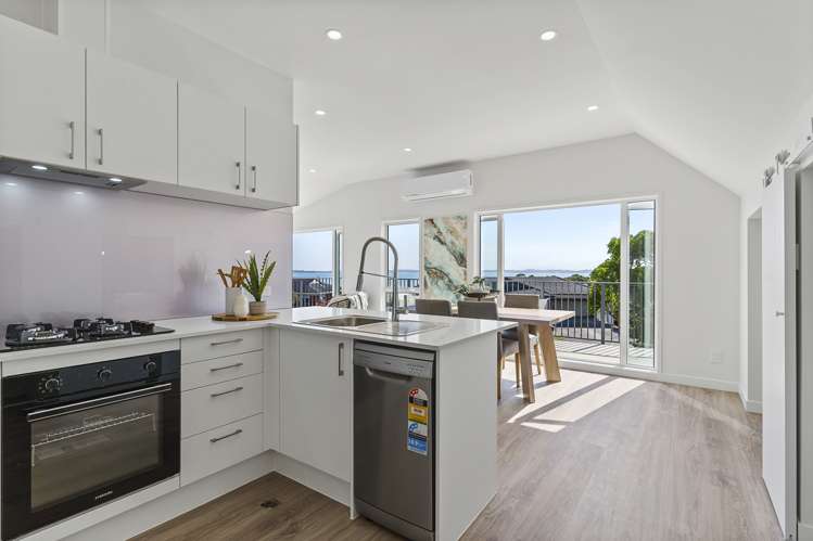 16 Paisley Street Mellons Bay_21