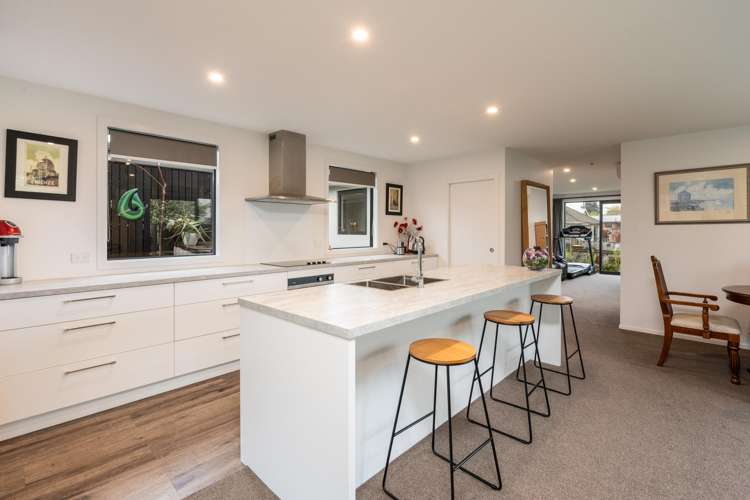 209 Gladstone Road North_0