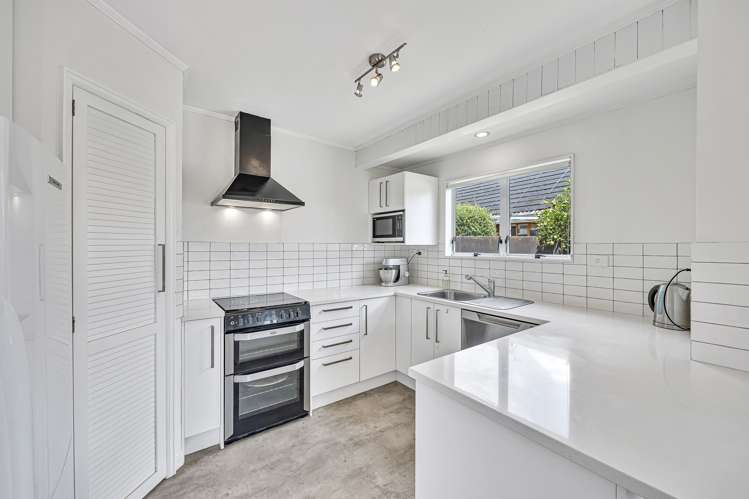 2/17 Beach Road Pahurehure_3