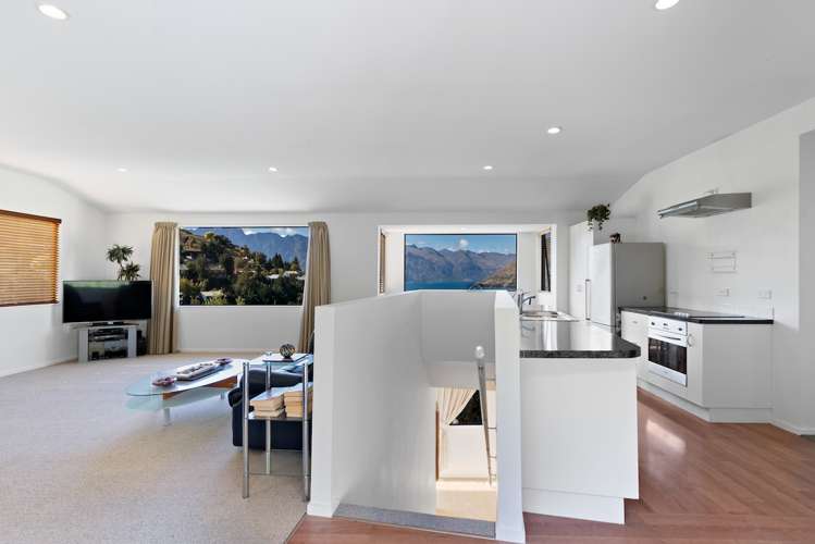 19b Arawata Terrace Fernhill/Sunshine Bay_10