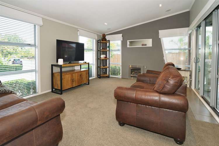 14 Miers Glade Rototuna North_7