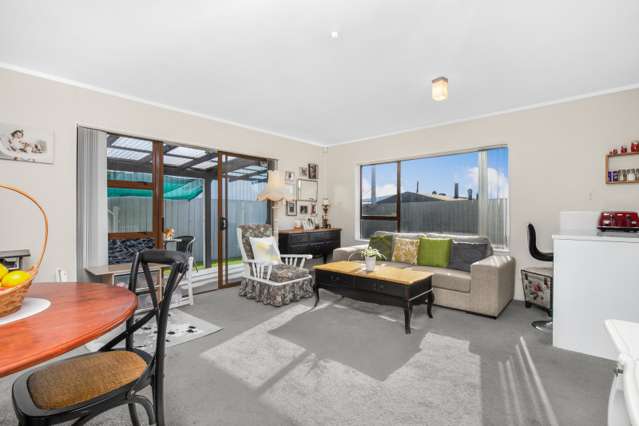 2/58 Challen Close Conifer Grove_4