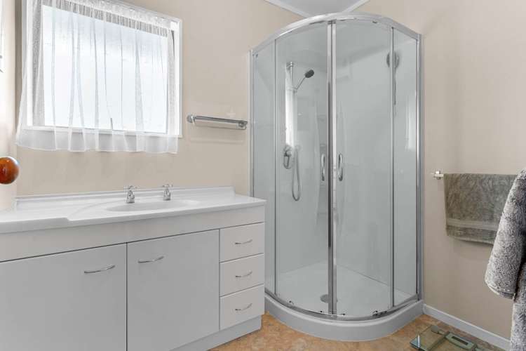 16 Graham Street One Tree Point_15