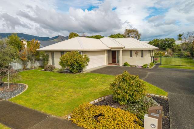 Spacious Family Living with Endless Possibilities