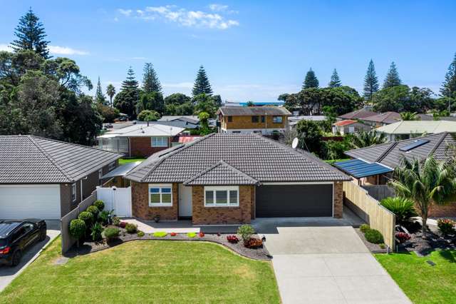 Prime Orewa beach living