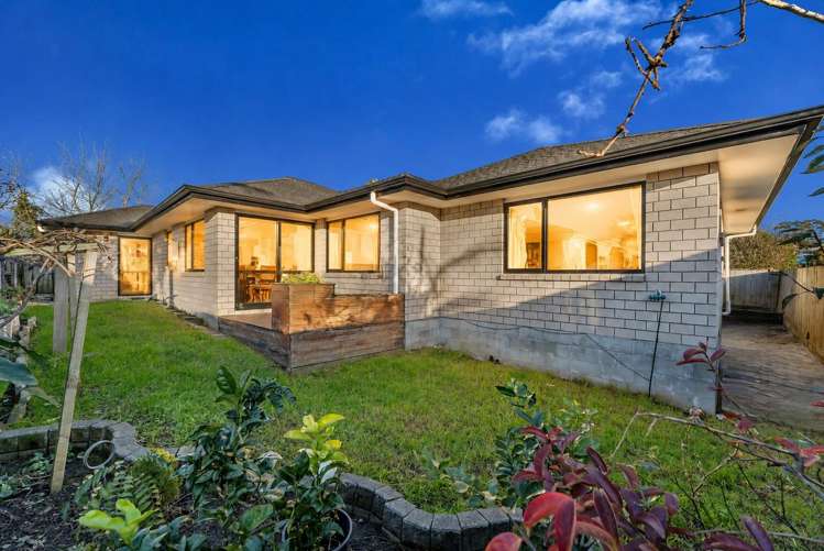 69a Solar Road Glen Eden_17