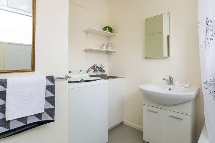 11b Thurleigh Grove Karori_14