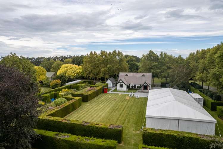 371 Racecourse Road_4