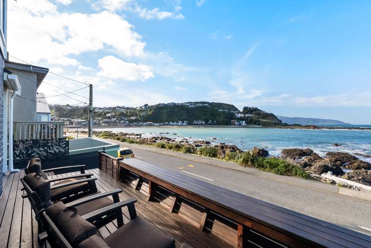 2/104 Owhiro Bay Parade Owhiro Bay_1