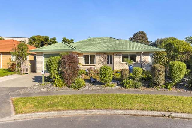 Tidy & private – walk to Coastlands!