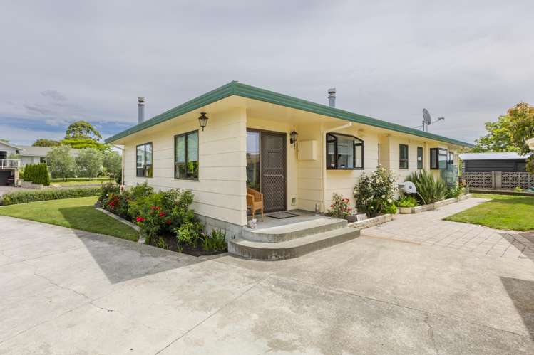 9 Deakin Place Clive_14