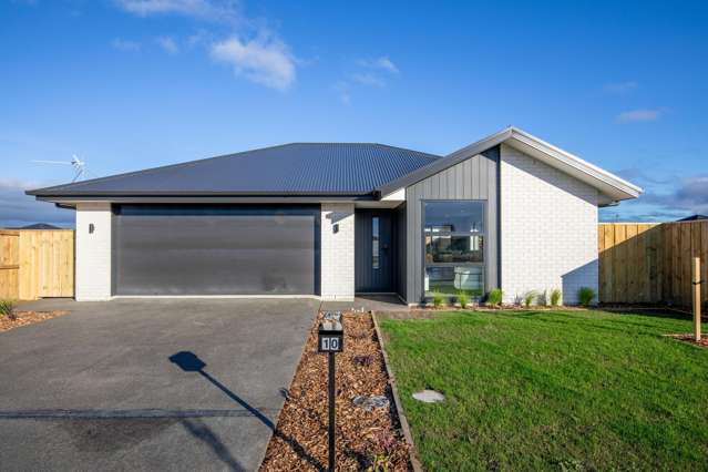 Brand new living in growing Lincoln