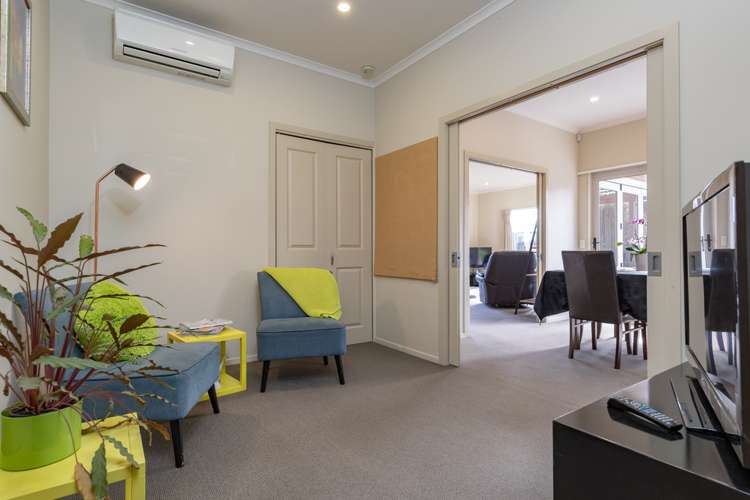 4 Silver Pine Avenue Woodridge_11