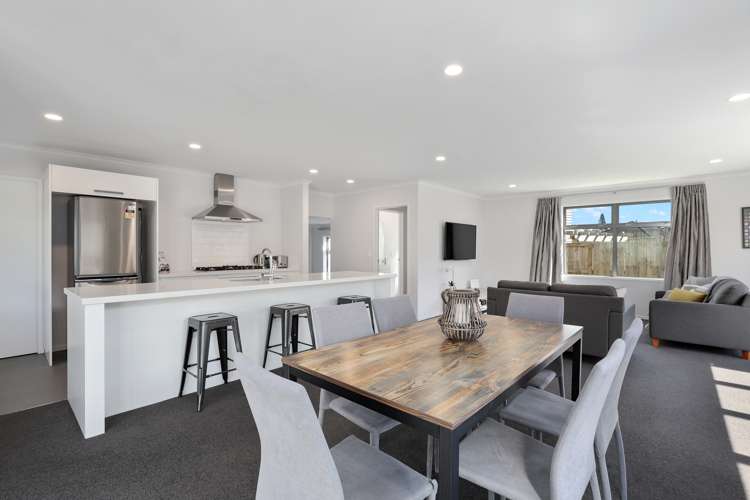 4/1 Hibiscus Avenue Hamilton Lake_6