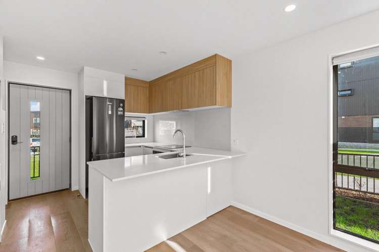 2/327 Glengarry Road Glen Eden_6