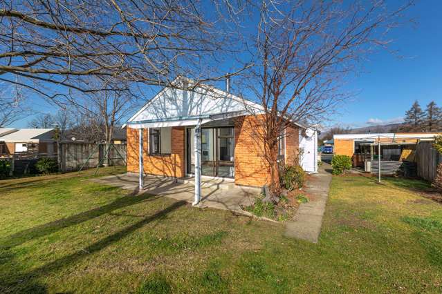 Prime Location with Potential!