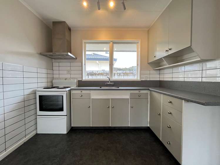 13 Kawatiri Grove Wainuiomata_8