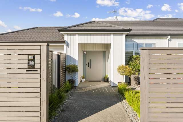 A Stunning Modern Home in Paraparaumu Beach