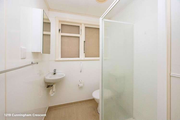 1213–1225 Cunningham Crescent Mayfair_35