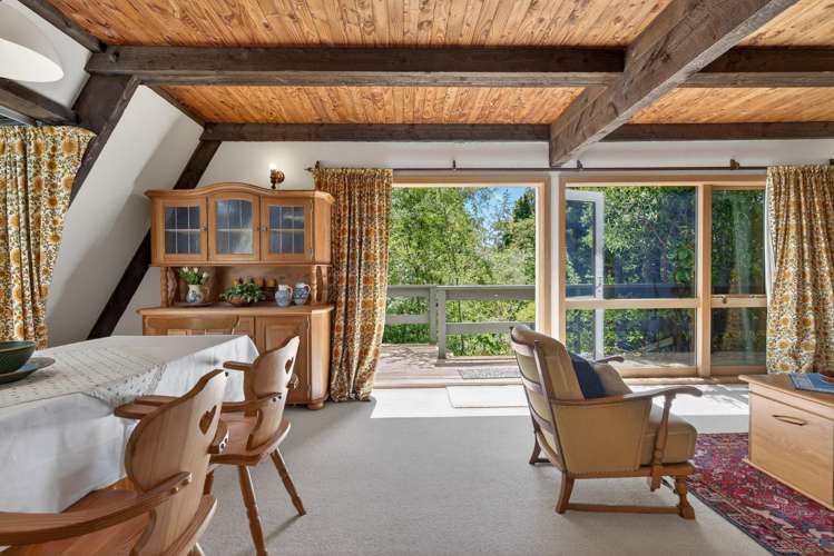 8 Tiniroa Grove Silverstream_7