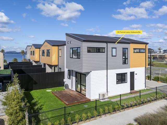 Freehold Brand-New Coastal Home in Hobsonville