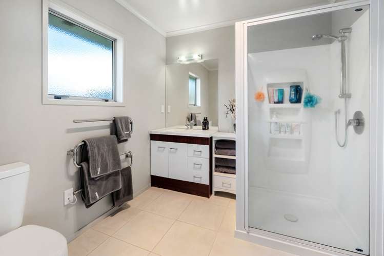 94 Basley Road Owhata_10