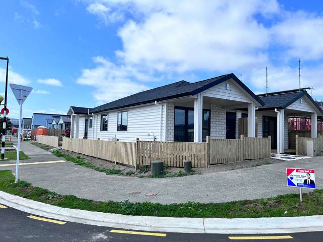 Modern 3-Bedroom Home in Karaka – Available 28 Feb