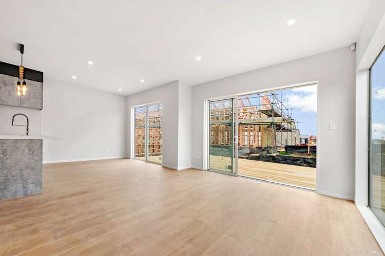 13 Morus Road Massey_2