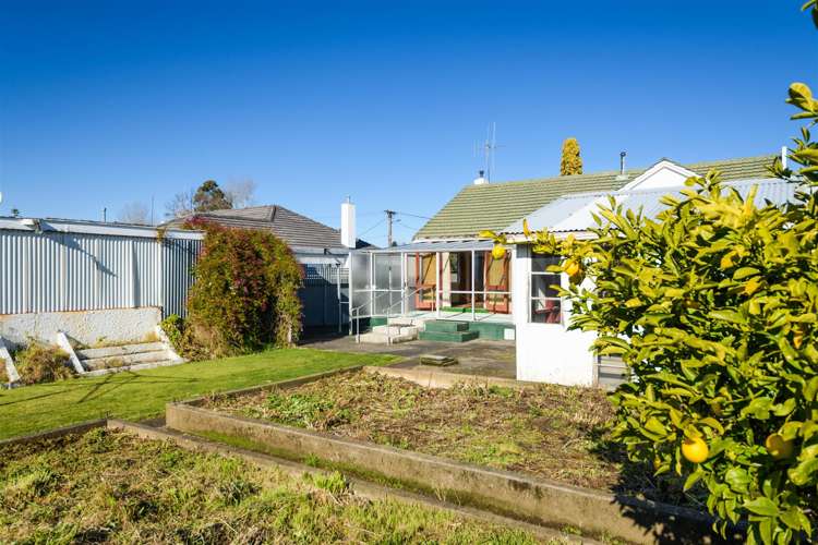 27 Lower High Street Marton_33