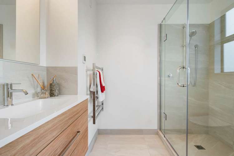 9 Pharlap Drive Albany_16