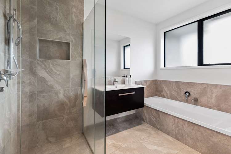 12 Cowell Crescent Pyes Pa_12