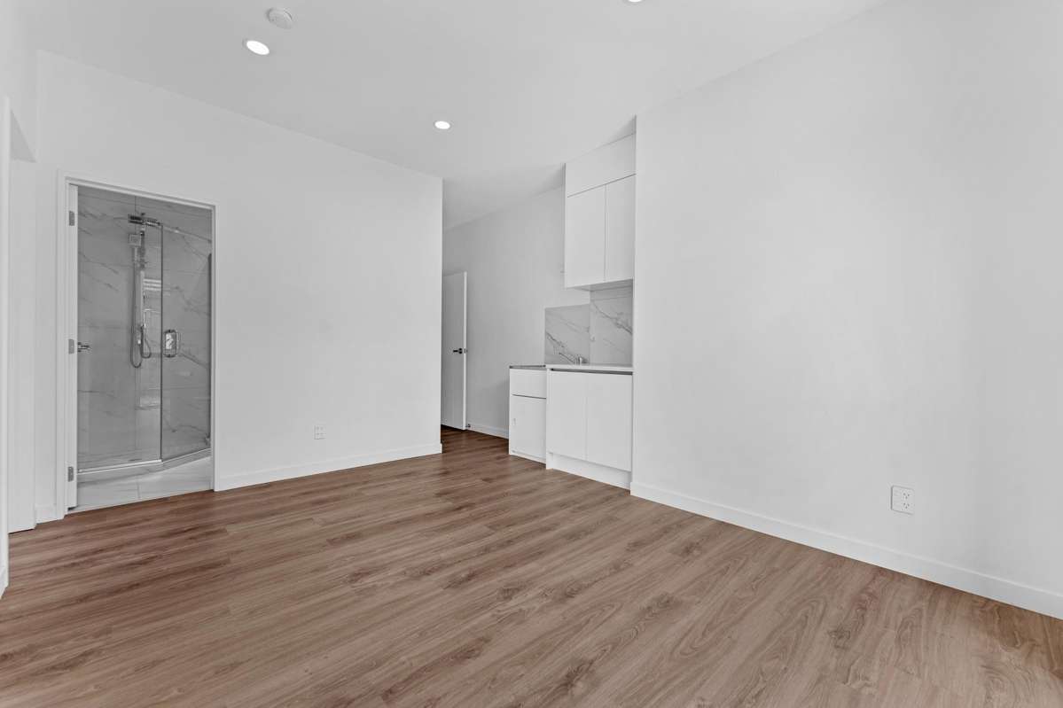8 Bathurst Crescent_2